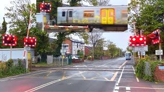 Birkdale Crescent Road Level Crossing Merseyside [upl. by Holleran]